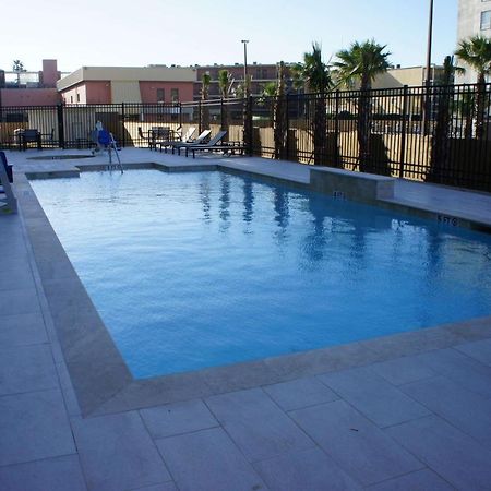 La Quinta Inn & Suites By Wyndham Galveston West Seawall Exterior photo