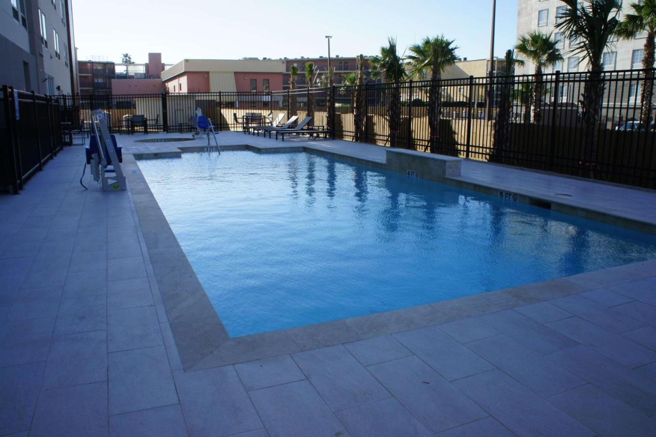 La Quinta Inn & Suites By Wyndham Galveston West Seawall Exterior photo